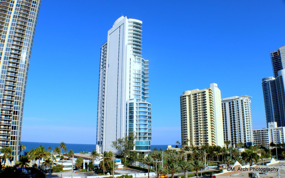 King David By 1sthomerent — hotel in Sunny Isles Beach