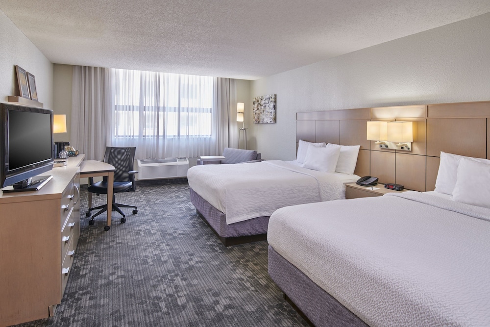 Courtyard by Marriott Columbus Downtown - photo 10
