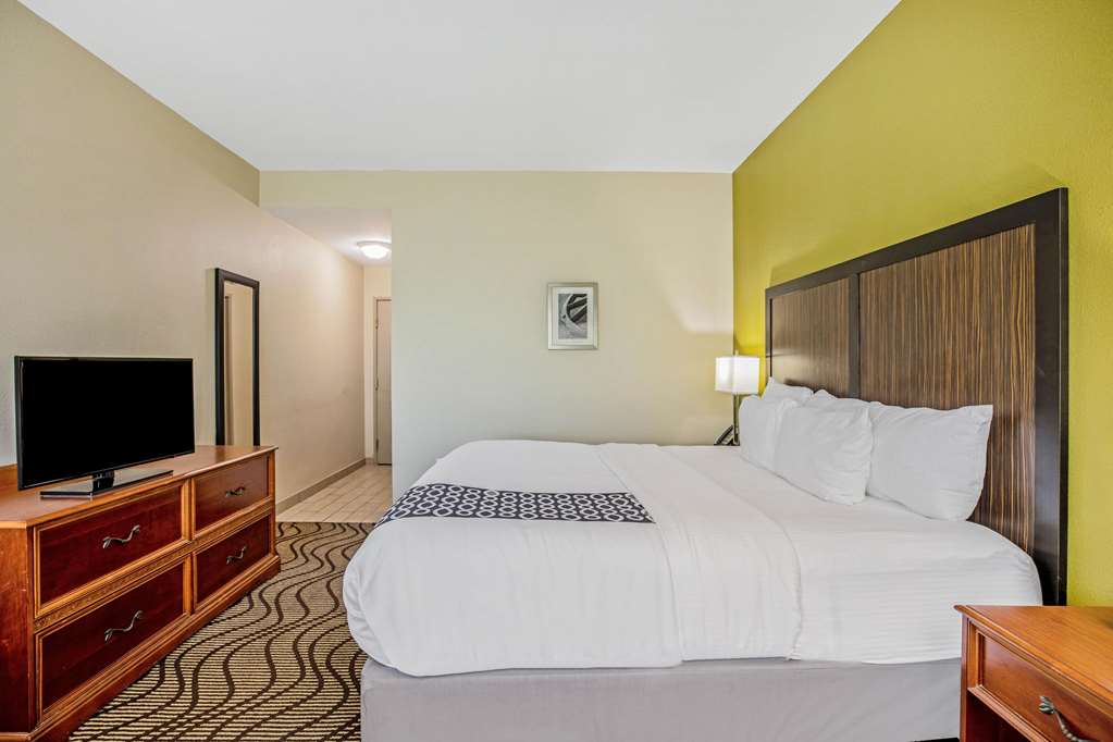 La Quinta Inn & Suites by Wyndham Corpus Christi Northwest - photo 24