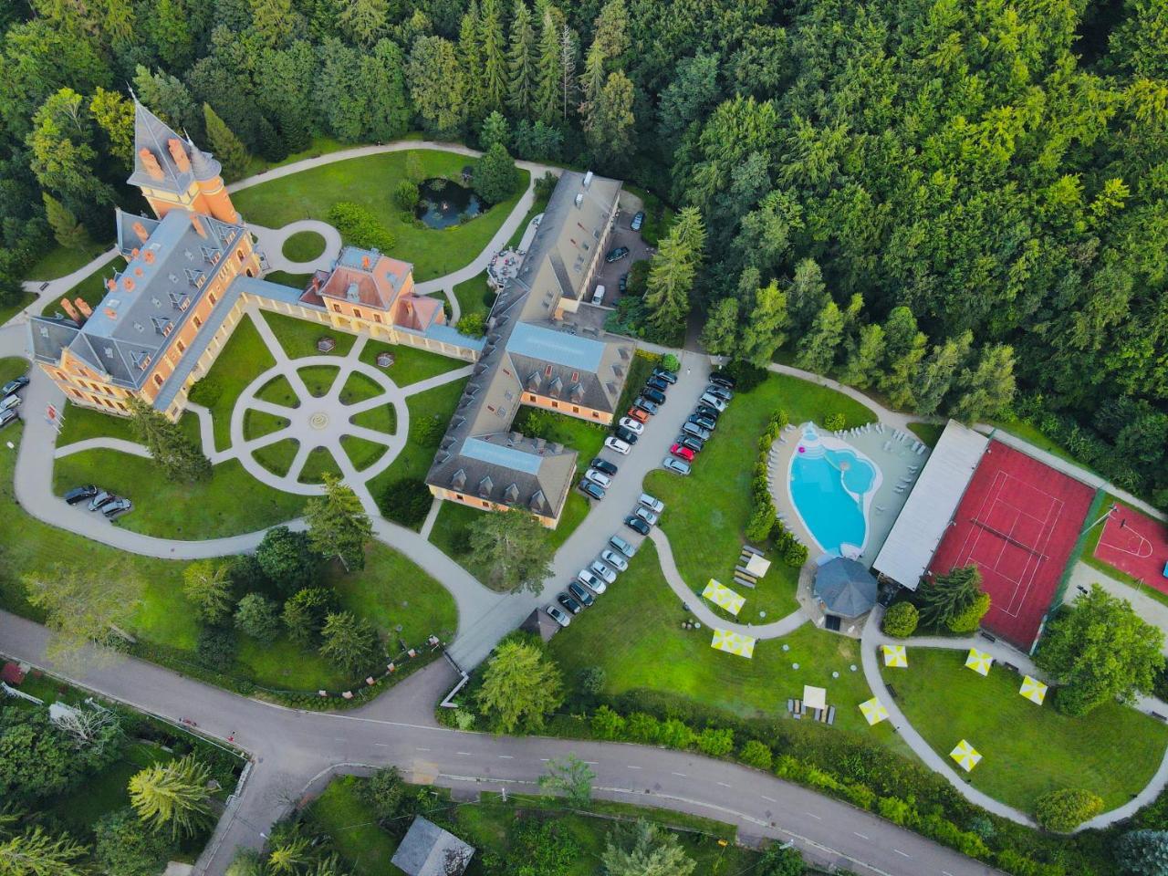 Kastélyhotel Sasvár Resort — 4-Star Luxury Hotel in Paradsasvar, Hungary