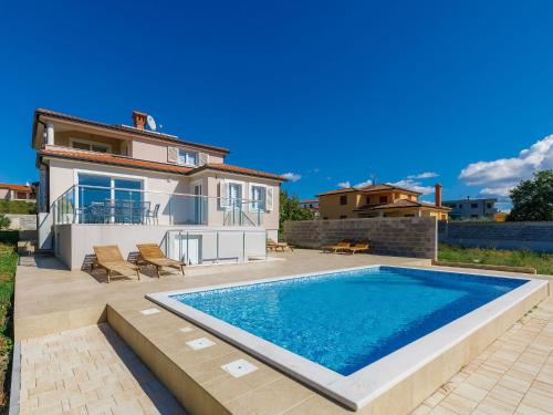 Holiday Home Villa Luna Maris by Interhome — 4-Star Luxury Hotel in Umag, Croatia
