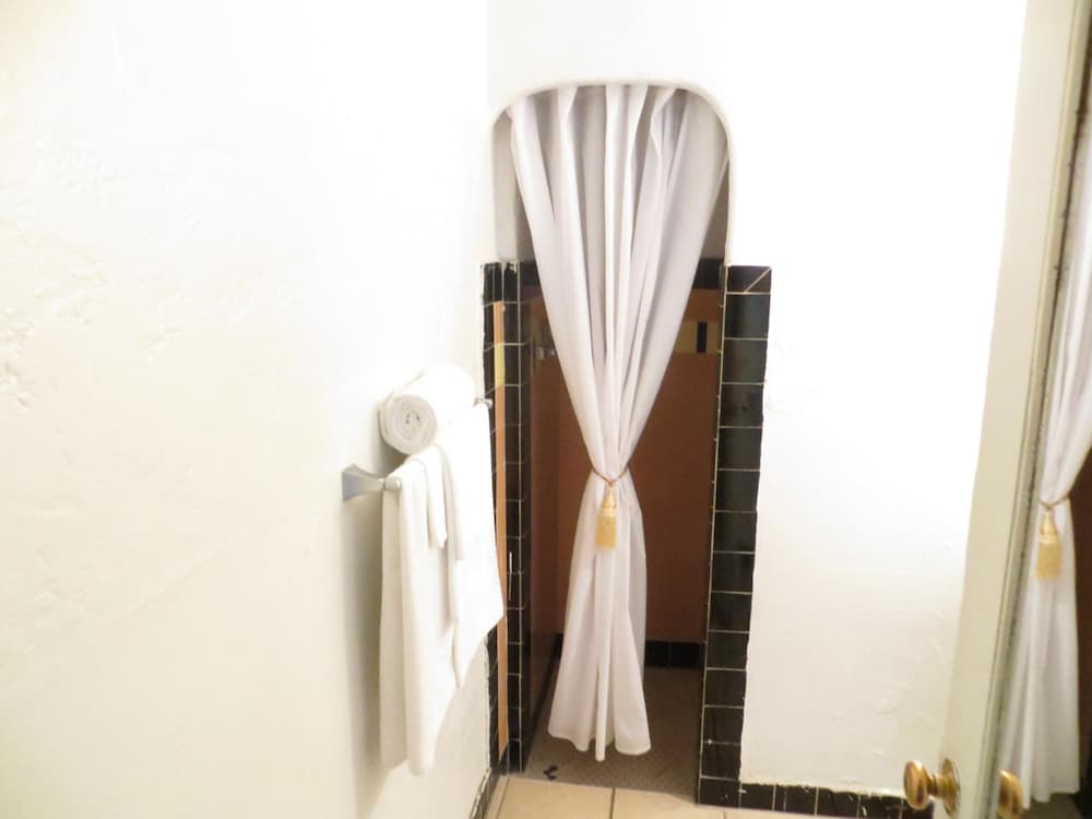 El Trovatore Motel - photo 31