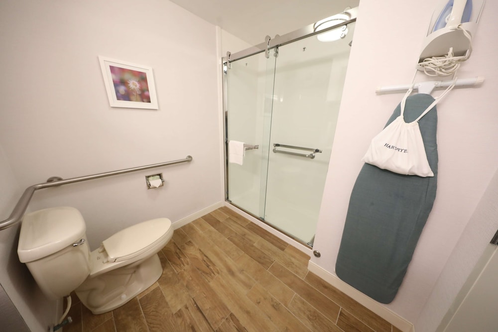 Hampton Inn Hutchinson - photo 55