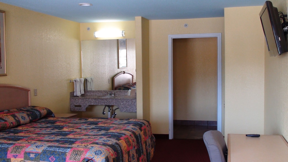Winnquest Inn Near Ft. Sam Houston - photo 5