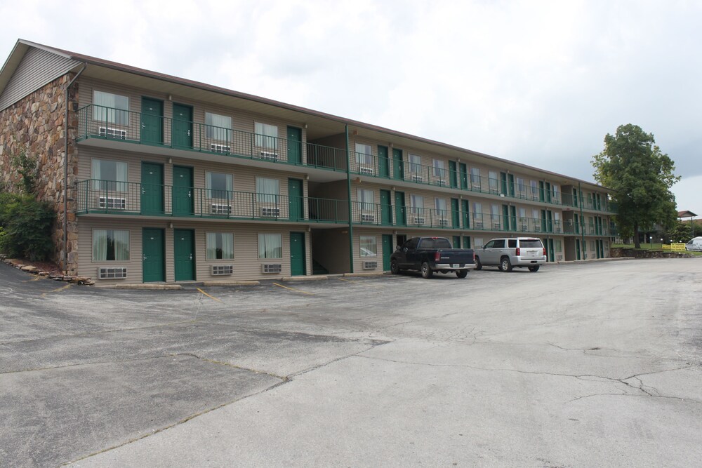 Hall of Fame Motel - photo 18