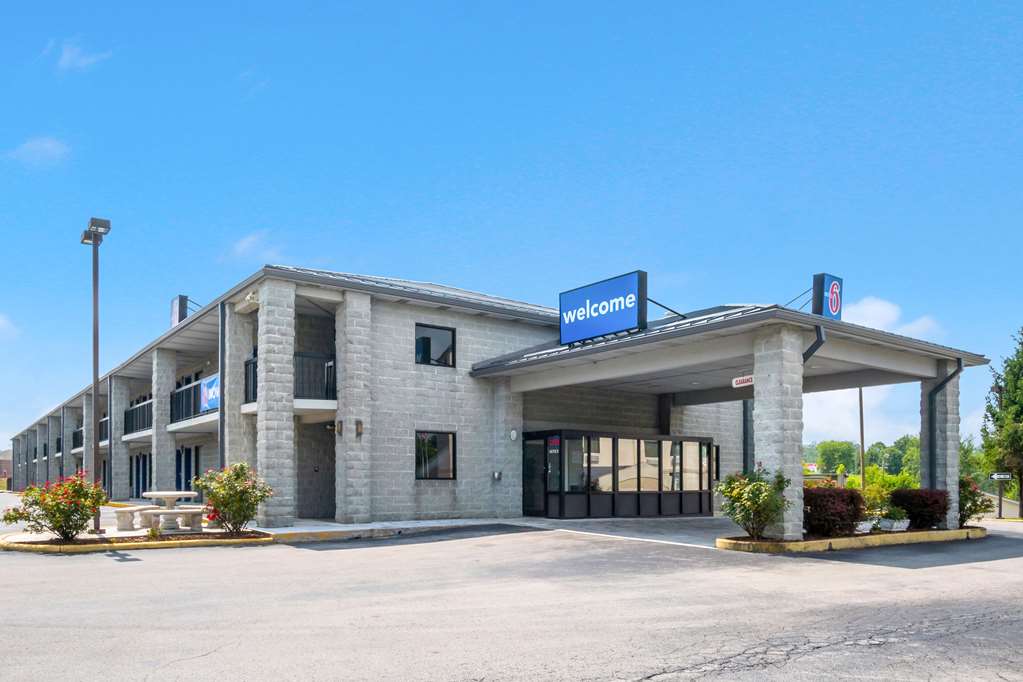 Motel 6 London KY - featured photo