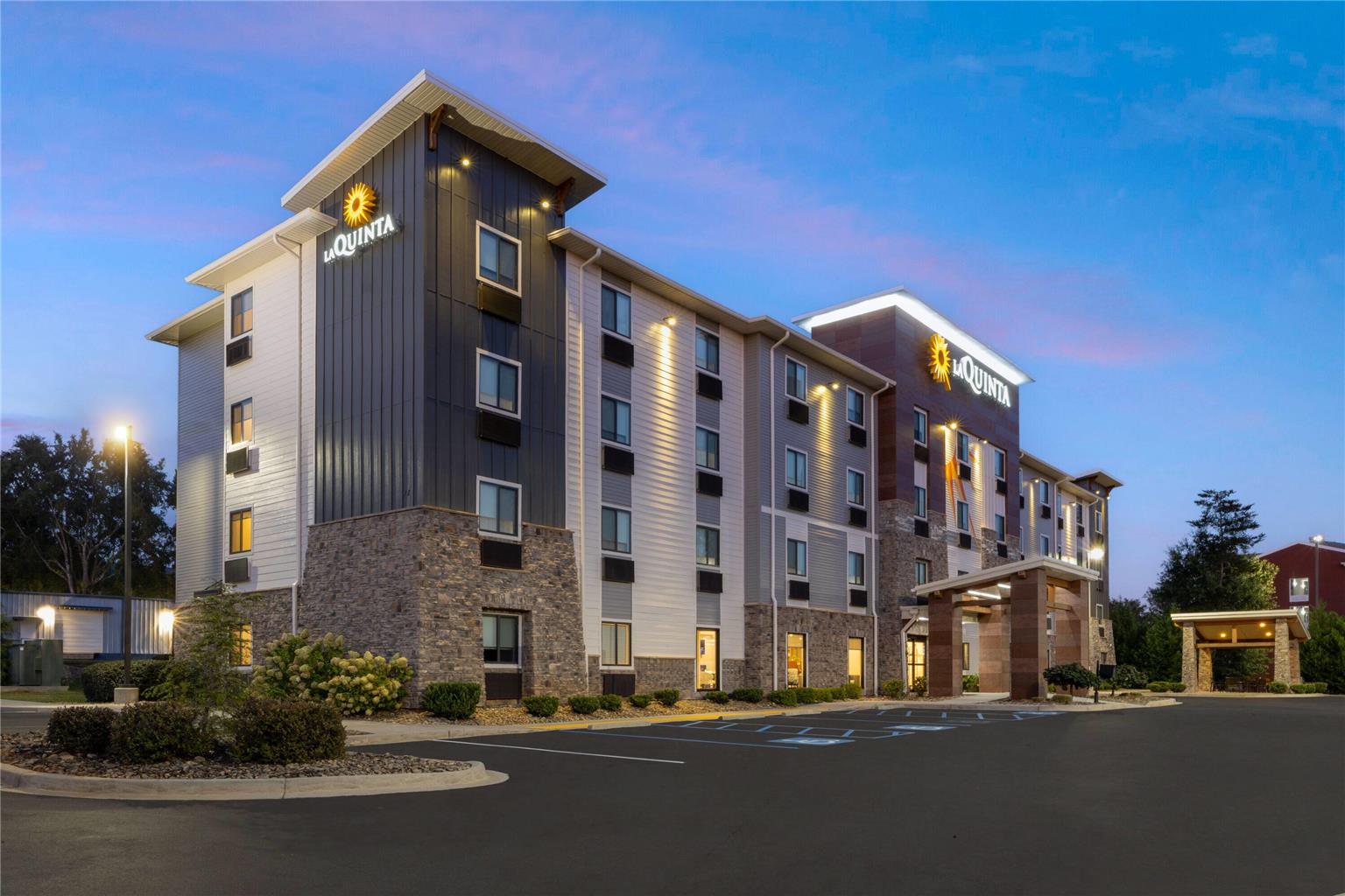 La Quinta Inn & Suites by Wyndham Greenville Woodruff Rd. in Greenville, United States