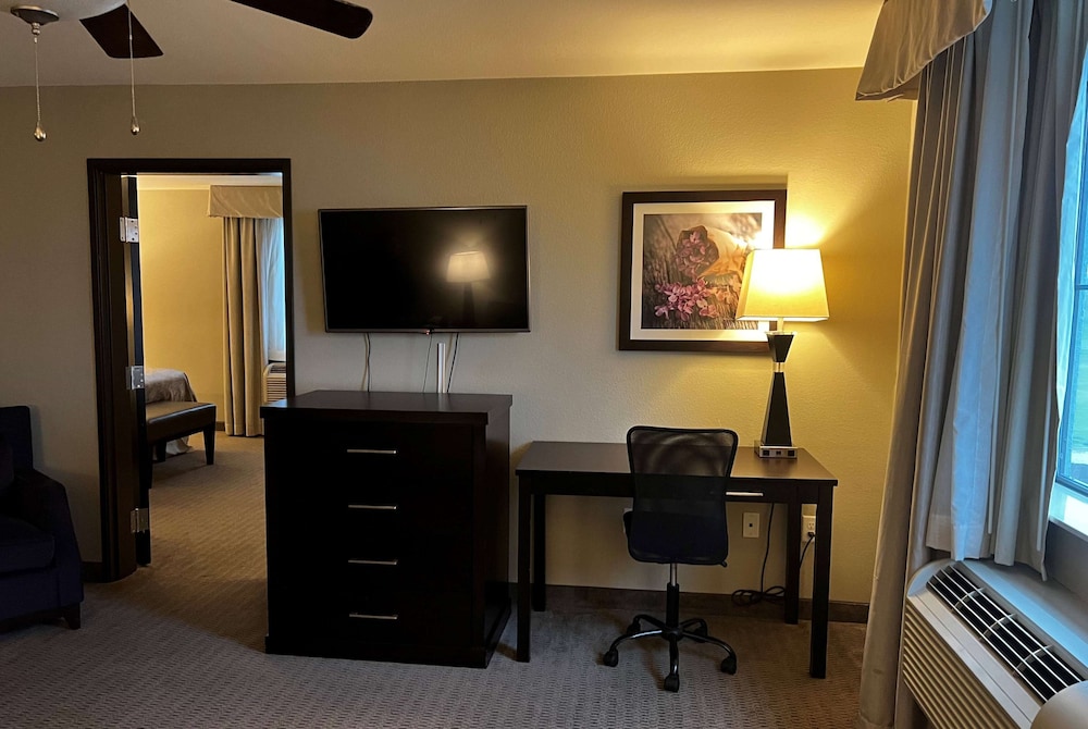 Baymont by Wyndham College Station - photo 21