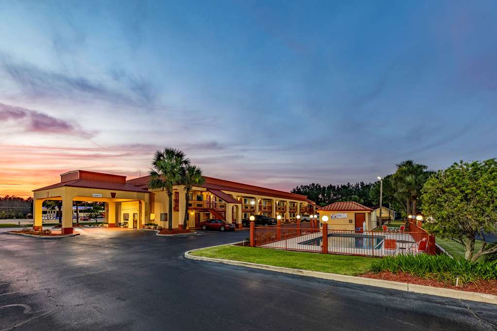 Econo Lodge Kingsland - photo 20