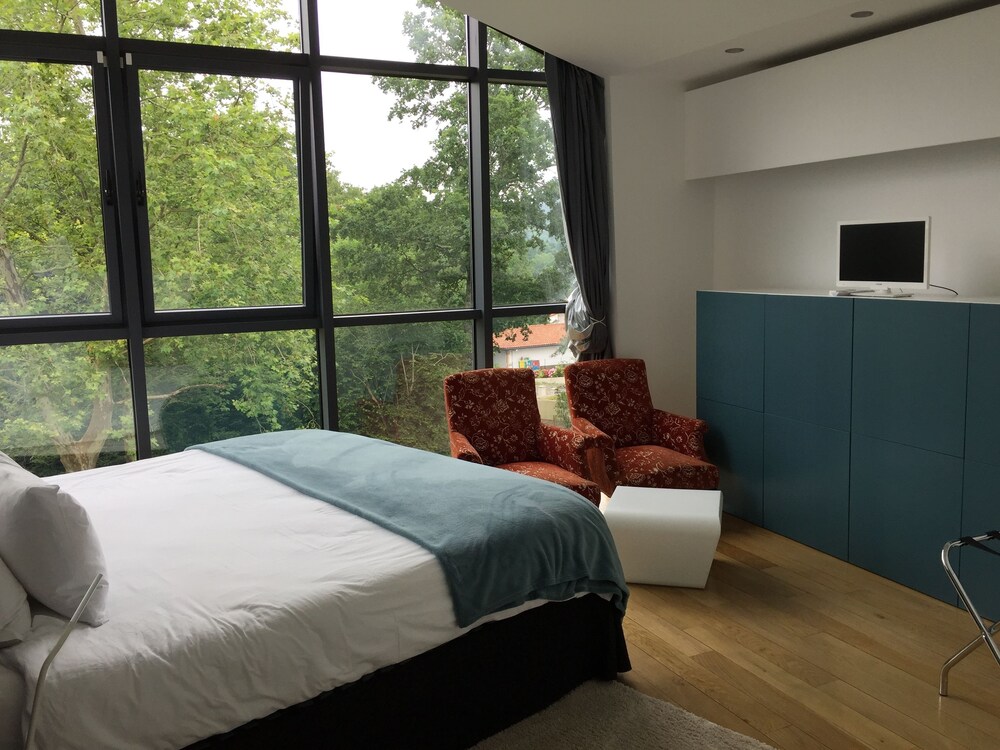 Amalur - carbon neutral hotel in Urrugne