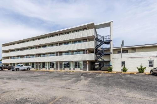 Concorde Inn Suites Pekin - photo 29