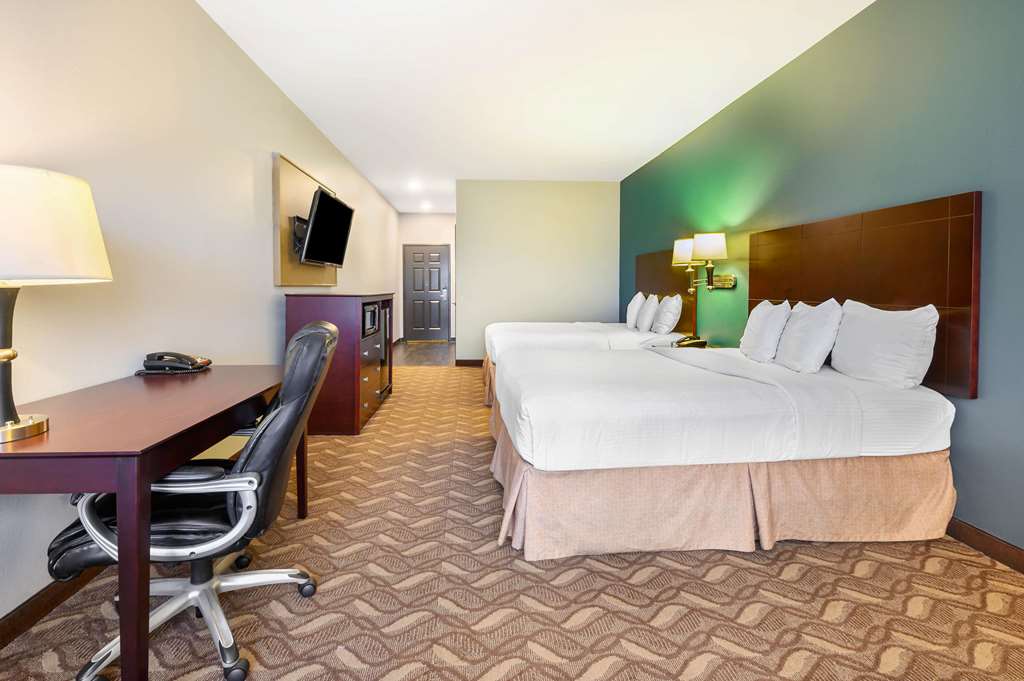La Quinta Inn & Suites by Wyndham Longview North - photo 11