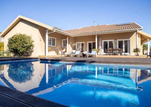 Villa Aqueduto — 4-Star Luxury Hotel in Povoa De Varzim, Portugal