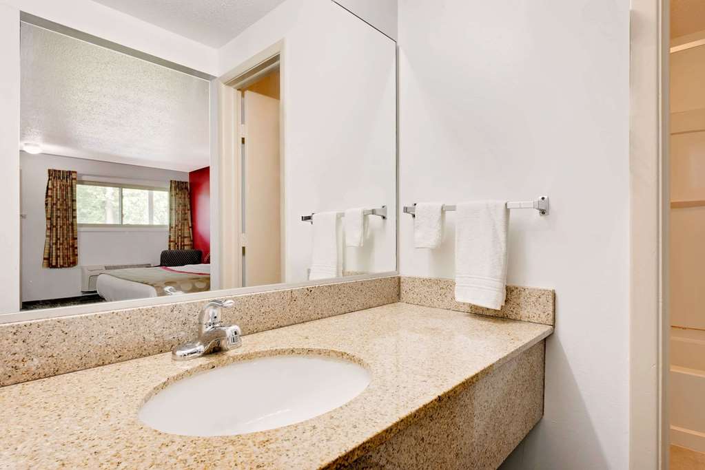 Ramada by Wyndham Cleveland Airport West - photo 9