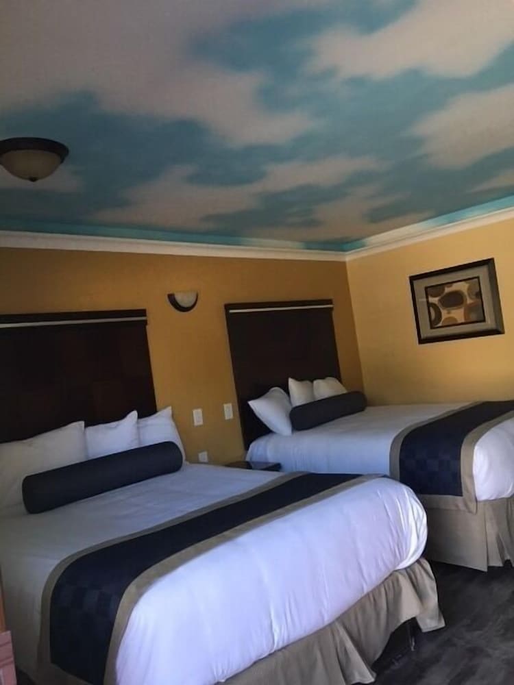 Hollywood Palms Inn and Suites - photo 32