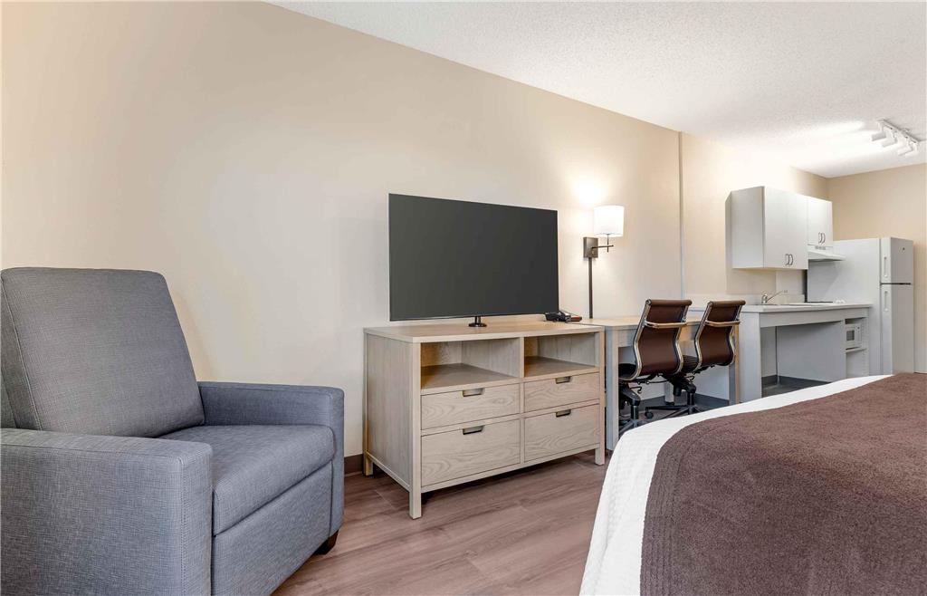 Extended Stay America Suites Carlsbad Village by the Sea - photo 14