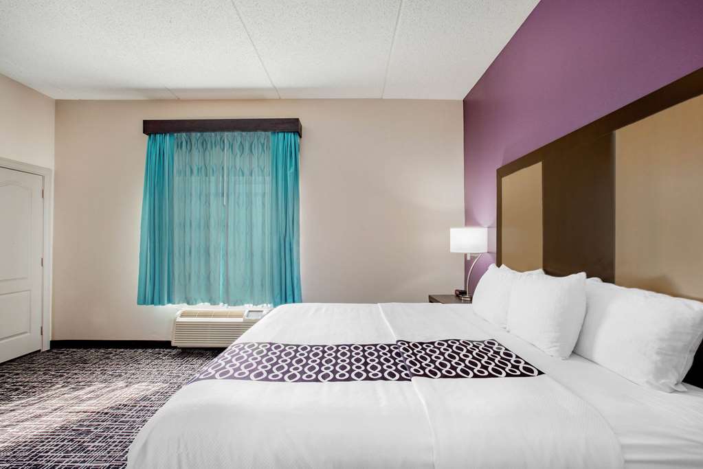 La Quinta Inn & Suites by Wyndham Mission at West McAllen - photo 27