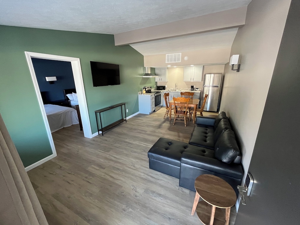 Valley Inn and Suites - photo 45