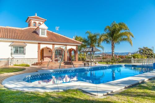 Cubo's Villa Catalina — 4-Star Luxury Hotel in Cartama, Spain