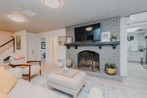Marys Gatehouse Garden Apartment — 4-Star Luxury Hotel in Greensboro, United States