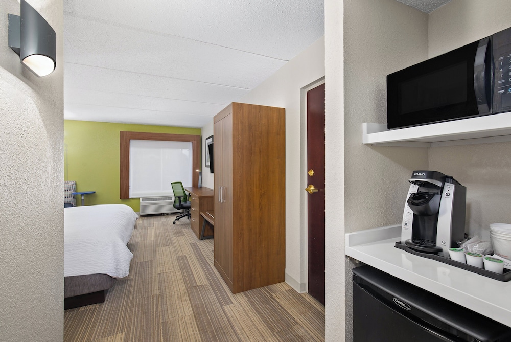 Holiday Inn Express Hotel and Suites Kings Mountain by IHG - photo 9