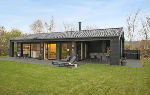 3 Bedroom Cozy Home In Gilleleje — 5-Star Luxury Hotel in Gilleleje, Denmark