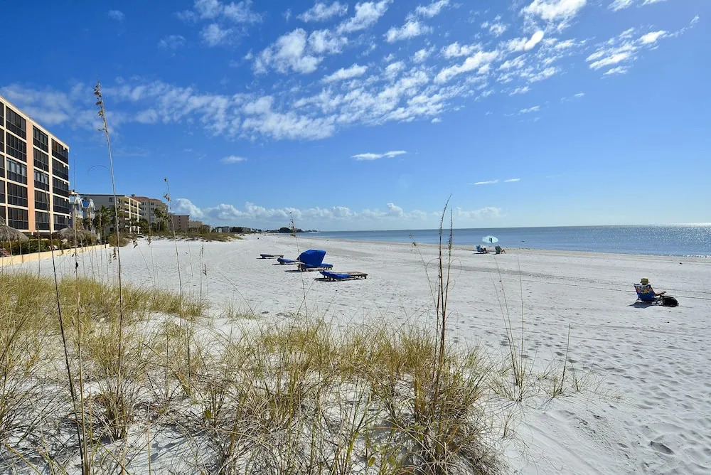 Madeira Bay Resort I 1604 Brand new With Amazing Gulf View - photo 13
