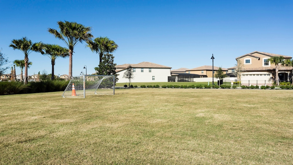 Family friendly Oasis With Game Room & Pool - photo 39