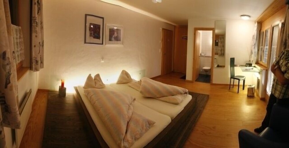 Schnider Bed&Breakfast und Café — Vals Platz — photo 5