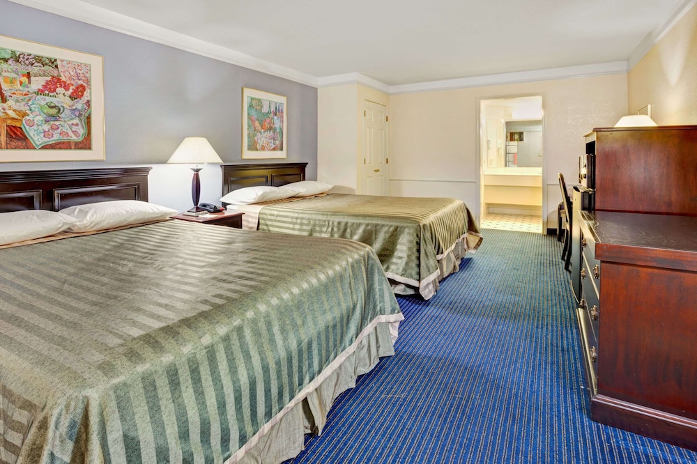 Travelodge by Wyndham North Richland Hills Dallas Ft Worth - photo 10