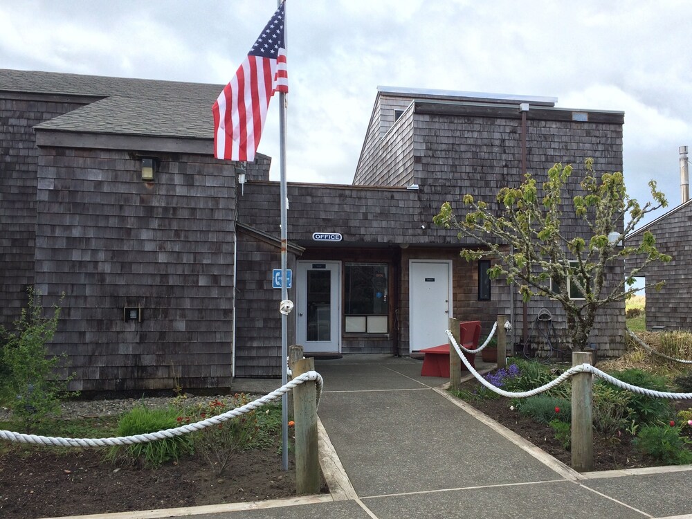 Surfcrest Resort - photo 3