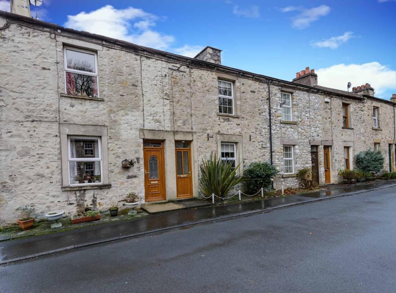 Labernum Cottage Ingleton Village Yorkshire Dales National Park Famous Three Peaks Near the Lake District Pets Are Welcome Direct Parking in Front of the Cottage & Guest Parking