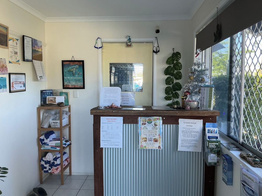 Moore Park Beach Motel pet-friendly hotel Moore Park Beach