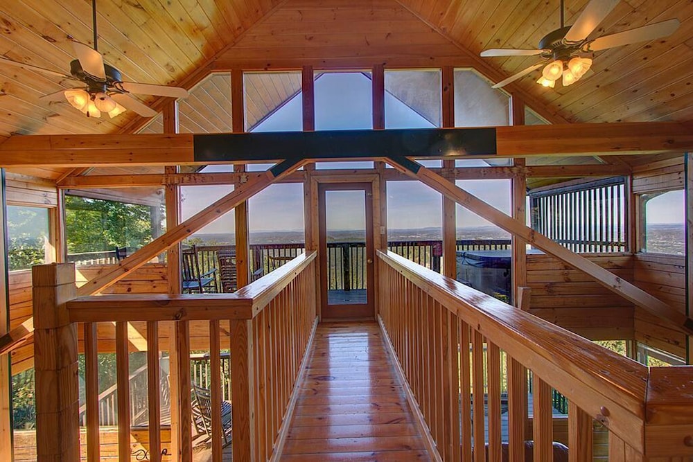 Picturesque 2 2 Close to Parkway - featured photo