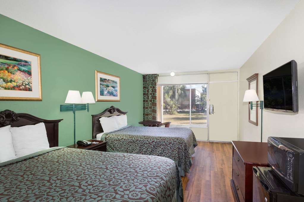 Travelodge by Wyndham Fort Myers North - photo 9