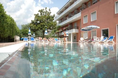 Hotel Garnì Villa Magnolia — hotel in Torbole Sul Garda