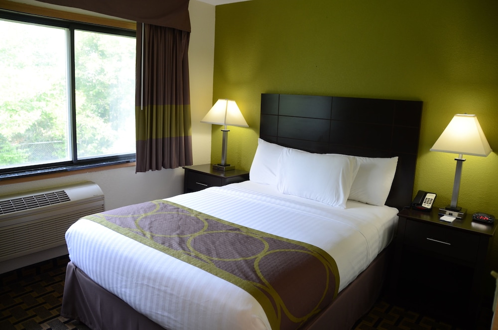 AmericInn by Wyndham West Burlington - photo 10