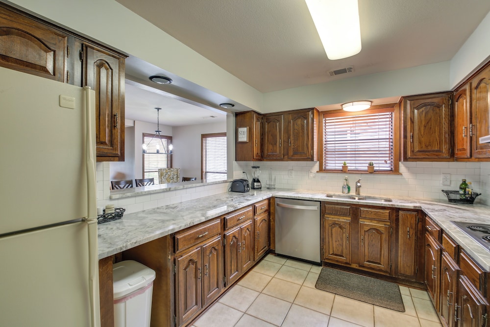 5 Mi to Casino: Waterfront Condo in Hot Springs - photo 10