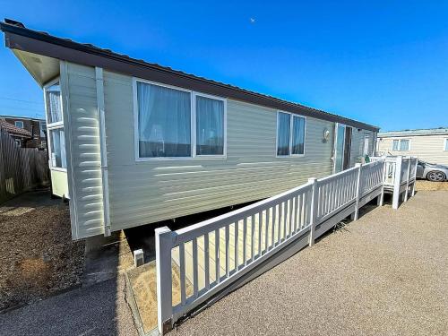 Wheelchair Friendly Caravan For Hire Norfolk Near The Beach Ref 13016L in Hunstanton, United Kingdom