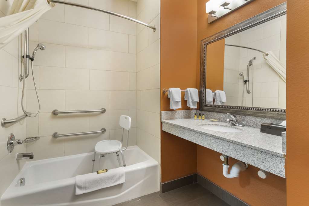 Best Western Plus Longhorn Inn & Suites - photo 28