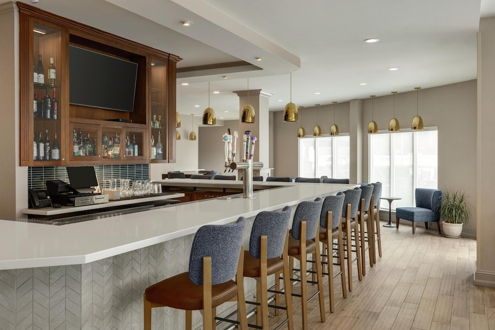 Hilton Garden Inn Riverhead - photo 35