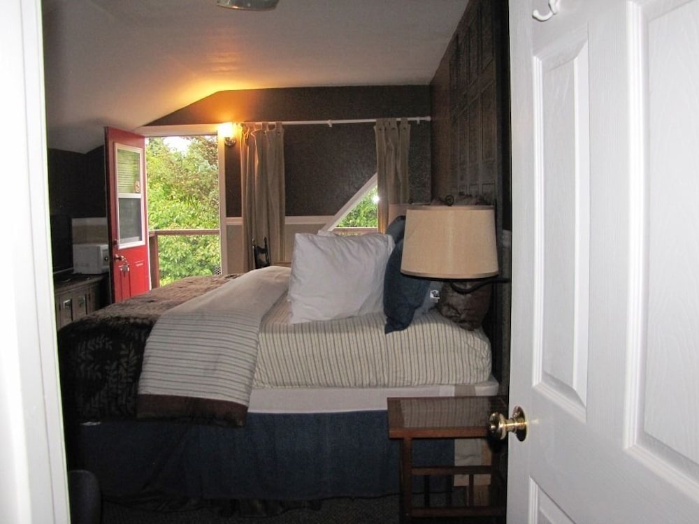White House Inn on the Waterfront - photo 6