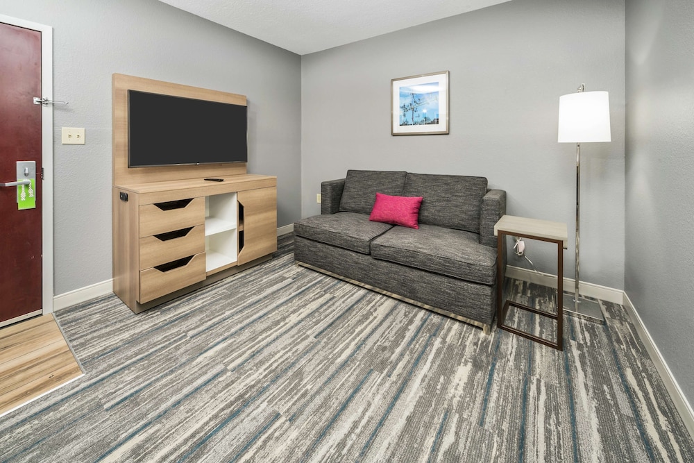 Hampton Inn Wilson Downtown - photo 24