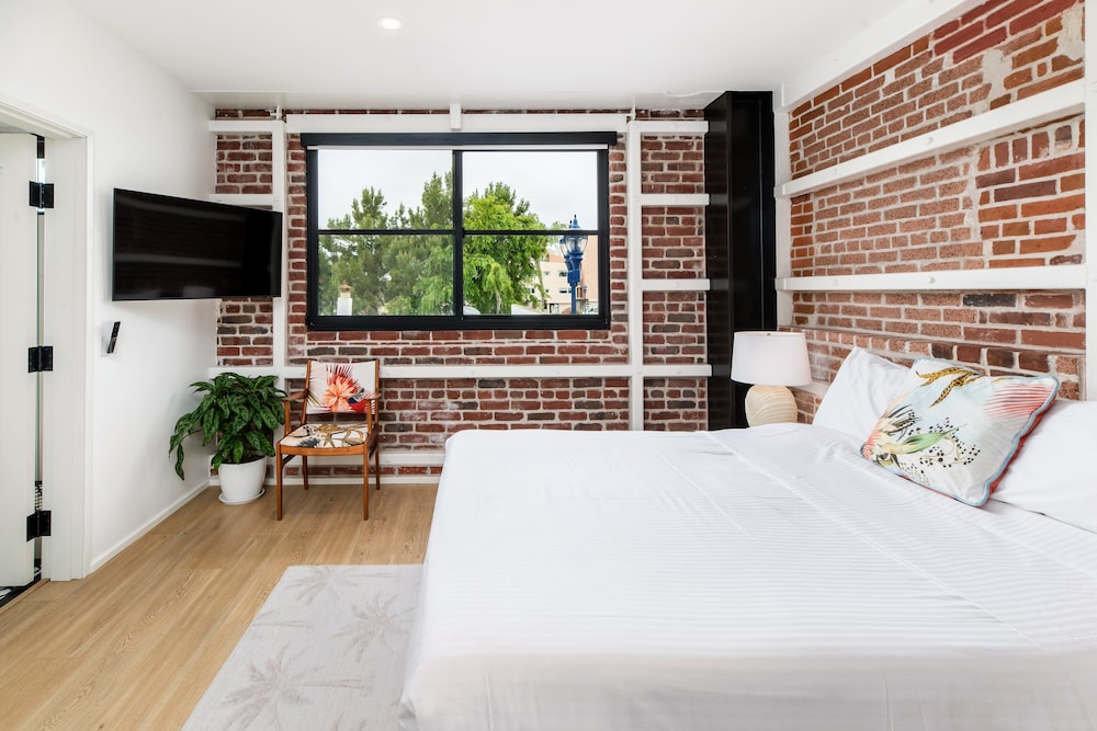 The Brick Hotel - photo 13