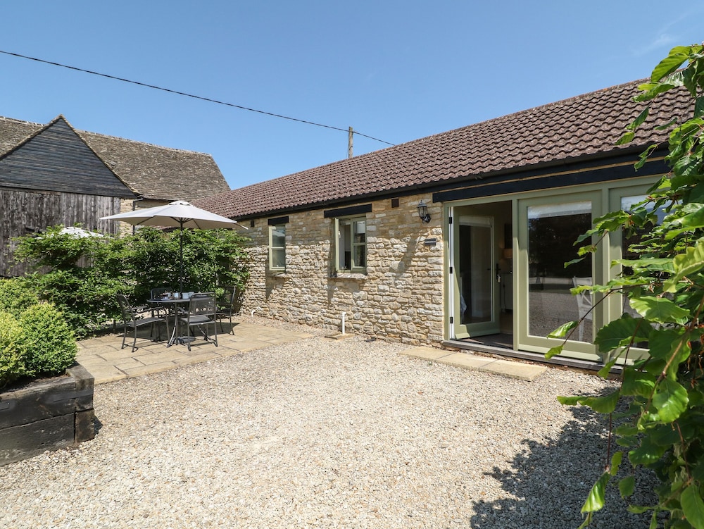 Saddlebacks Barn — 5-Star Luxury Hotel in Burford, United Kingdom