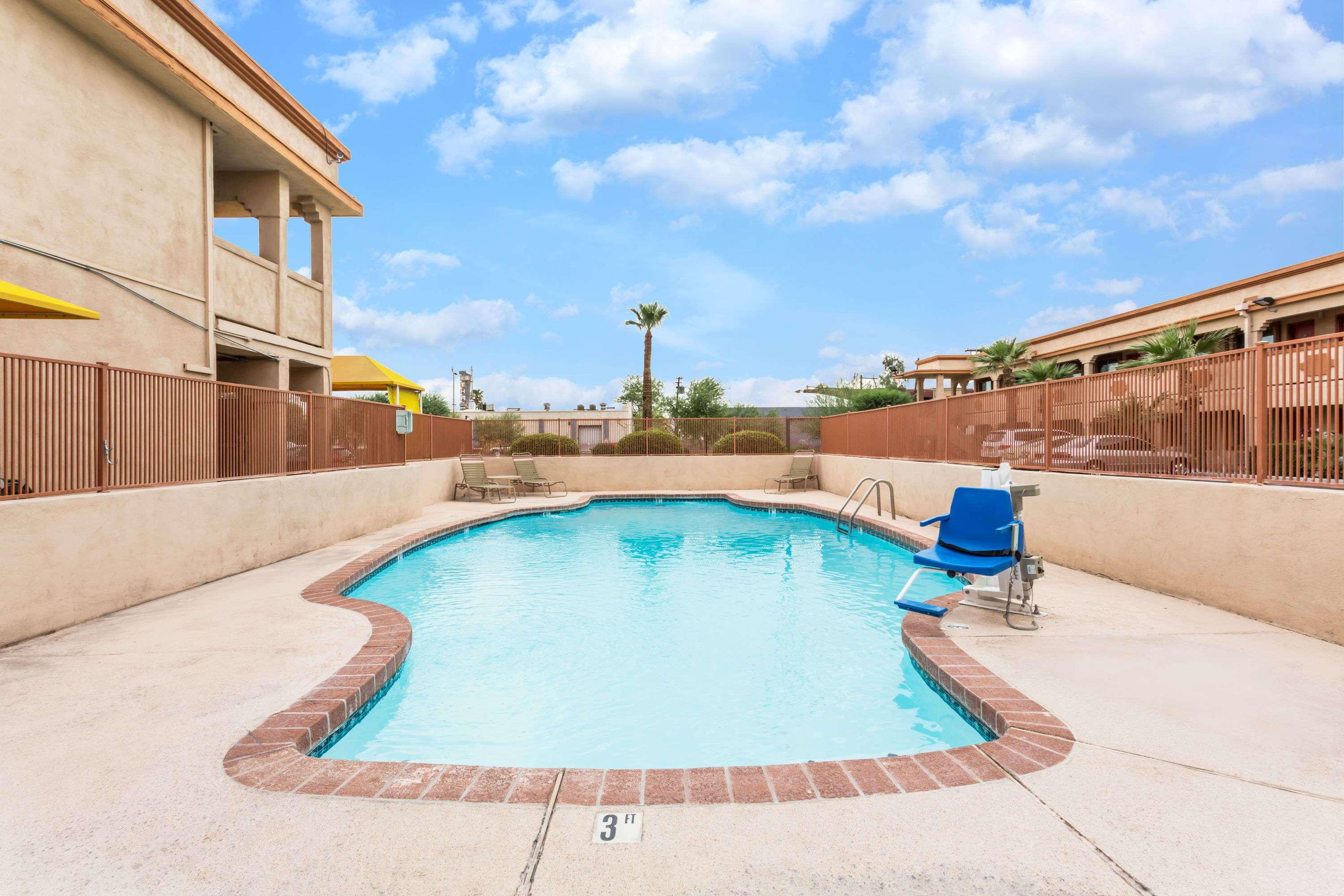 Super 8 by Wyndham Phoenix Downtown - photo 14