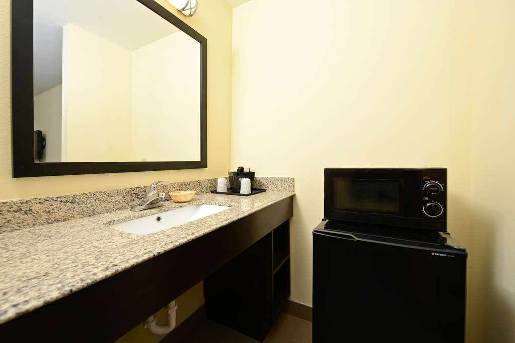 Americas Best Value Inn & Suites Lake Charles at I 210 Exit 11 - photo 13