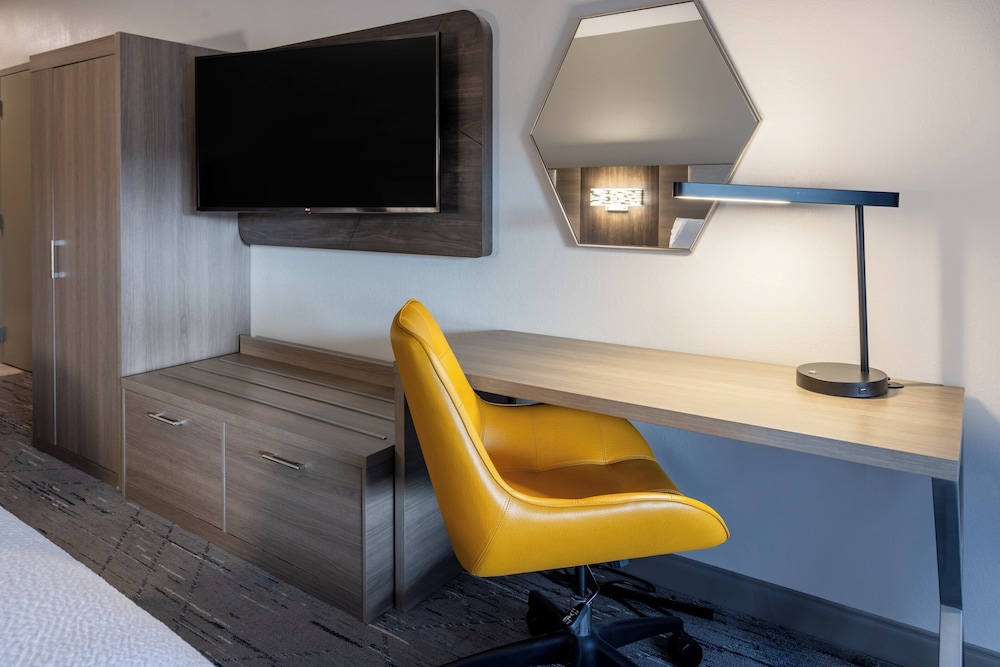 Holiday Inn Express & Suites Flowood by IHG - photo 19