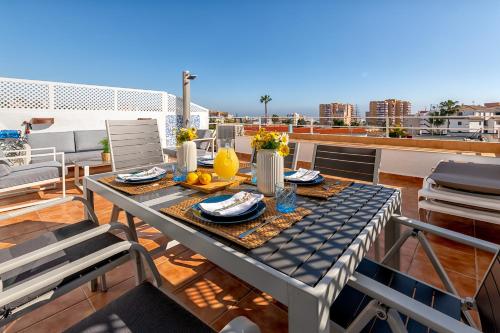Lola Playa Puerto Marina — Benalmadena
