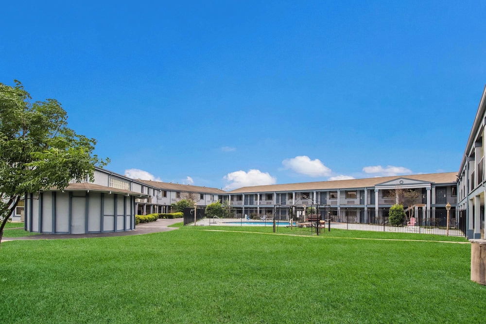 Rodeway Inn Conference Center - photo 24
